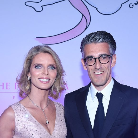 Les Miss France se sont succédées sur le tapis rose.

Sylvie Tellier, Jérémy Redler (maire du 16ème arrondissement de Paris) - Soirée de gala du 10ème anniversaire de l’association "Les Bonnes Fées" à l’Hôtel The Peninsula Paris le 8 octobre 2025. The Peninsula Paris renouvelle son soutien dans la campagne Octobre Rose au côté de l’artiste G.Sardin.   © Rachid Bellak/Bestimage