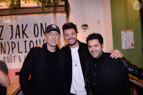 Gad Elmaleh, Kev Adams, Jamel Debbouze - Inauguration du nouveau restaurant de fast food healthy de K. Adams, le "Jak Healthy" au 24 rue de Rivoli dans le 4ème arrondissement à Paris, le 15 octobre 2019. © Rachid Bellak/Bestimage