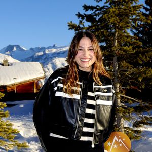 Izia Higelin - Personnalités dans le cadre de la 28ème édition du Festival international du film de comédie de l'Alpe d'Huez le 17 janvier 2025. © Dominique Jacovides / Bestimage