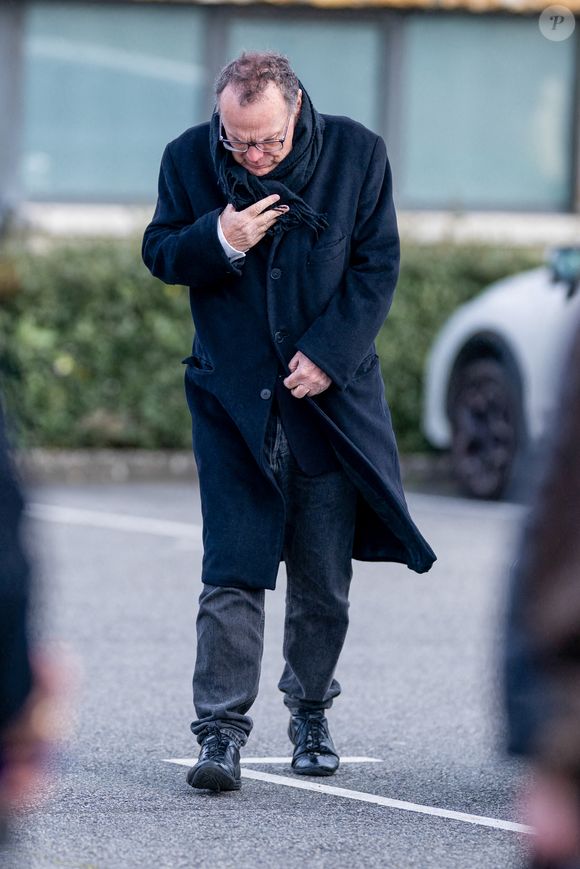 Julien Lepers aux obsèques du chanteur Herbert Léonard au crématorium de Saint-Fargeau-Ponthierry, France, le 12 mars 2025. © Bestimage