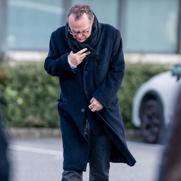 Julien Lepers aux obsèques du chanteur Herbert Léonard au crématorium de Saint-Fargeau-Ponthierry, France, le 12 mars 2025. © Bestimage