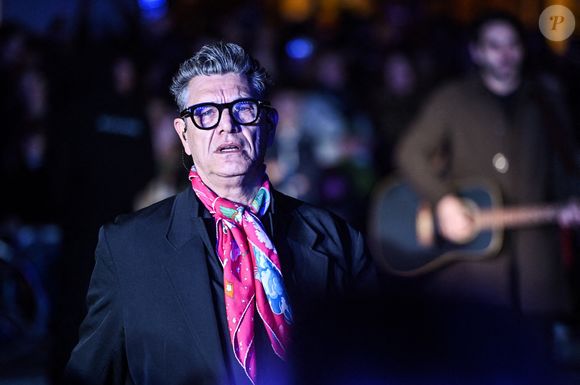 Marc Lavoine, chanteur français se produit lors de l'inauguration des vitrines de Noël et de l'illumination de la façade du BHV rue de Rivoli à Paris le 6 novembre 2024. 
Photo by Tomas Stevens/ABACAPRESS.COM