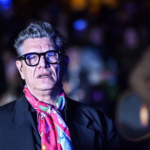 Marc Lavoine, chanteur français se produit lors de l'inauguration des vitrines de Noël et de l'illumination de la façade du BHV rue de Rivoli à Paris le 6 novembre 2024. 
Photo by Tomas Stevens/ABACAPRESS.COM