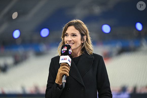Jeudi dernier, lors d’un nouvel essai avant le grand jour, la journaliste a dû faire face à l’intégration d’une nouvelle de dernière minute ainsi qu’à un défaut de prompteur qui ne faisait plus défiler le texte.

Isabelle Ithurburu, journaliste sur le plateau de TF1 lors du match de rugby de la Série des Nations d'automne XV France - Nouvelle-Zélande All Blacks au Stade de France à Saint-Denis près de Paris, France, le 16 novembre 2024. Photo de Victor Joly/ABACAPRESS.COM
