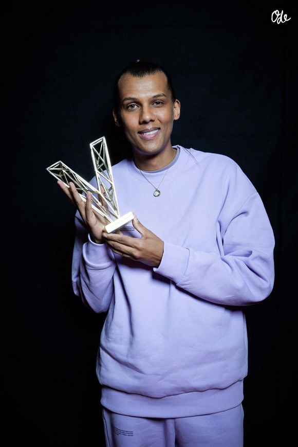 Le chanteur Stromae (Artiste masculin et Album "Multitude") en backstage de la 38ème cérémonie des Victoires de la musique à la Seine musicale de Boulogne-Billancourt, France, le 10 février 2023. © Moreau-Veren/Bestimage