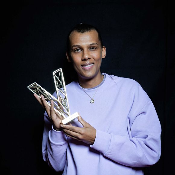 Le chanteur Stromae (Artiste masculin et Album "Multitude") en backstage de la 38ème cérémonie des Victoires de la musique à la Seine musicale de Boulogne-Billancourt, France, le 10 février 2023. © Moreau-Veren/Bestimage