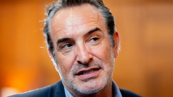 Jean Dujardin incarne Sylvain Tesson dans Sur les chemins noirs : ce qu'il s'est vraiment passé la nuit où la vie de l'écrivain a basculé
