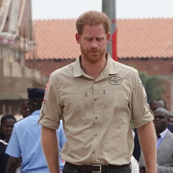 Le prince Harry, duc de Sussex, retourne sur les traces de sa mère à Huambo en Angola, le 27 septembre 2019. @Mirrorpix / Bestimage