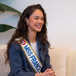 Hinaupoko Devèze, Miss France 2026 en séance dédicace au centre commercial l'Atoll à Angers, France, le 7 mars 2026. © Emilien Jousselin/PsNewZ/Bestimage