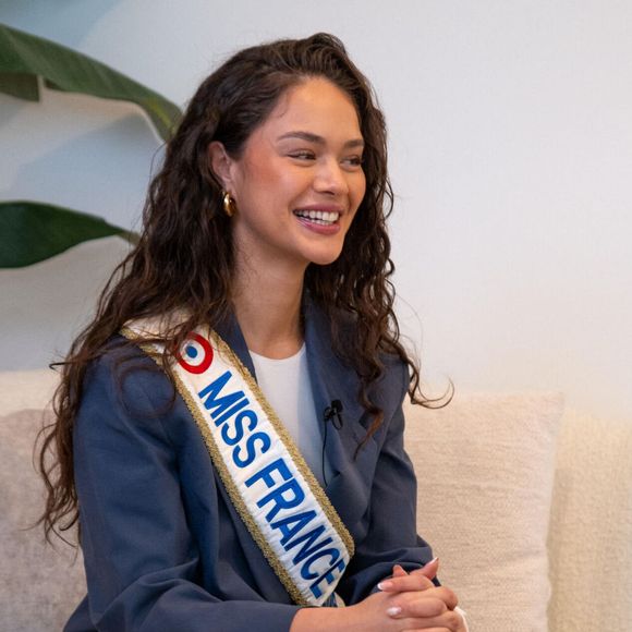 Hinaupoko Devèze, Miss France 2026 en séance dédicace au centre commercial l'Atoll à Angers, France, le 7 mars 2026. © Emilien Jousselin/PsNewZ/Bestimage