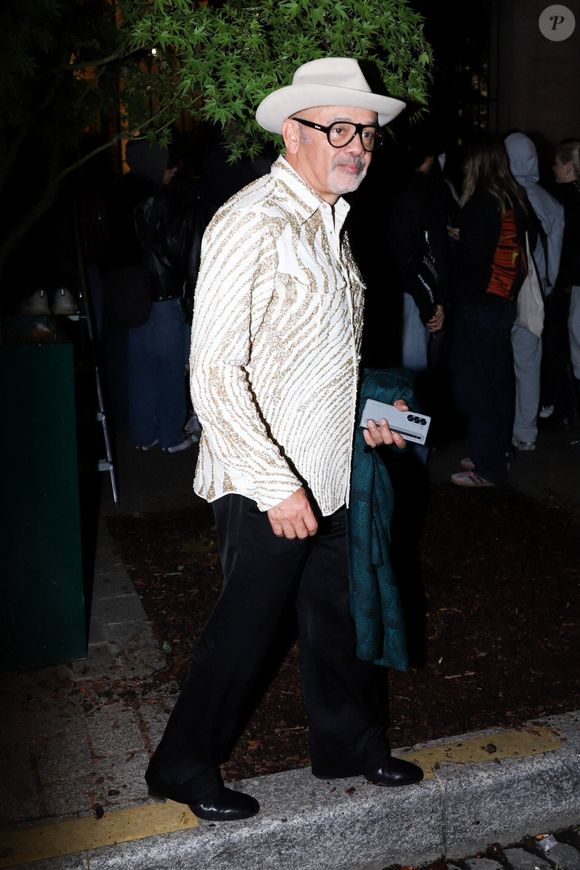 Christian Louboutin à la sortie de la soirée BOF (Business of Fashion) au Shangri-La Paris lors de la fashion week le 4 octobre 2025.

© Yoann Ouahcene / Bestimage