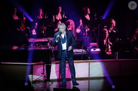Semi-Exclu - Michel Sardou lors d'un concert aux arènes de Bordeaux Métropole dans le cadre de sa tournée "La Dernière Danse" accompagné d'un grand orchestre de 31 musiciens à Floirac, France, le 8 février 2018. Photo par Thibaud Moritz/ABACAPRESS.COM