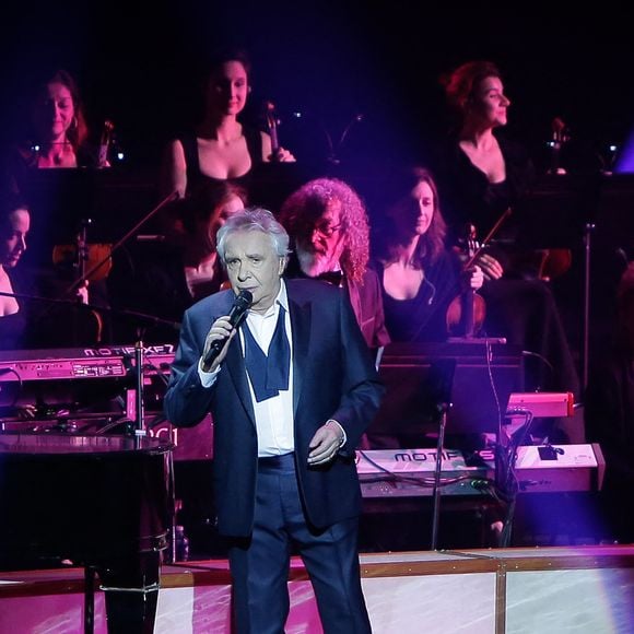 Semi-Exclu - Michel Sardou lors d'un concert aux arènes de Bordeaux Métropole dans le cadre de sa tournée "La Dernière Danse" accompagné d'un grand orchestre de 31 musiciens à Floirac, France, le 8 février 2018. Photo par Thibaud Moritz/ABACAPRESS.COM