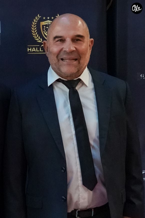 En effet, il présente quotidiennement le "Super Moscato Show" entre 15h et 18h sur la station

Vincent Moscato - Soirée "Hall of Fame" du RC Toulon à Toulon, le 18 avril 2023. 
© Norbert Scanella / Panoramic / Bestimage