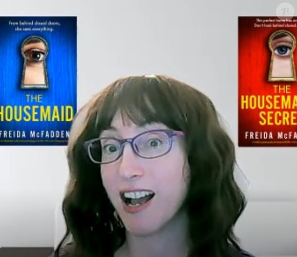 Freida McFadden mise à l'honneur via la chaîne YouTube - Novel Suspects - 2023. (Capture d'écran).