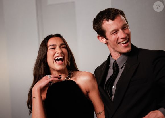 Les deux artistes ont commencé à se fréquenter en 2024

Los Angeles, Dua Lipa et Callum Turner assistent à la 31ème soirée annuelle des Oscars de Vanity Fair organisée par Mark Guiducci au Los Angeles County Museum of Art (LACMA) à Los Angeles le 15 mars 2026.
Crédit : Backgrid USA / Bestimage