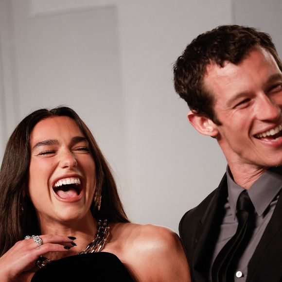 Les deux artistes ont commencé à se fréquenter en 2024

Los Angeles, Dua Lipa et Callum Turner assistent à la 31ème soirée annuelle des Oscars de Vanity Fair organisée par Mark Guiducci au Los Angeles County Museum of Art (LACMA) à Los Angeles le 15 mars 2026.
Crédit : Backgrid USA / Bestimage