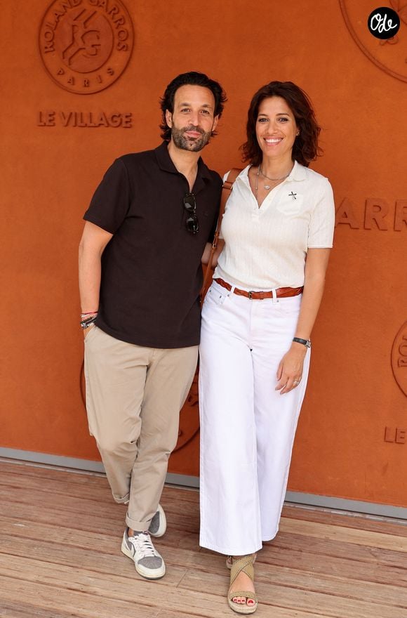 Greg Levy et Laurie Cholewa au photocall du village lors des Internationaux de France de Tennis de Roland Garros 2026, à Paris, le 30 mai 2026. 

© Dominique Jacovides/Bestimage