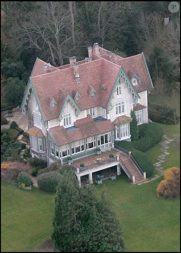 Exclusif - La nouvelle maison de Brad Pitt et Angelina Jolie, le château Gabriel à Berneville près de Deauville, appartenait avant à Yves Saint Laurent et Pierre Bergé. © AGENCE / BESTIMAGE
