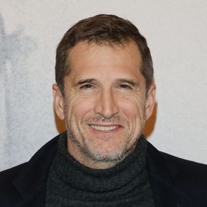 Si Marion Cotillard s'était montrée particulièrement distante face aux questions de Léa Salamé lors d'un échange tendu au JT, Guillaume Canet a, pour sa part, opté pour la discrétion

Guillaume Canet - Photocall de la représentation exceptionnelle de LUMIÈRE ! par Thierry Frémaux au Grand Rex à Paris le 12 décembre 2025.
© Guirec Coadic / Bestimage