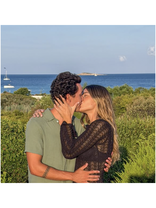 Raphaël Kretz officialise sa nouvelle histoire en Corse : sa chérie est la fille d'une célèbre styliste