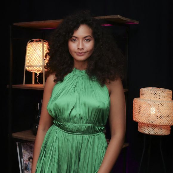 Vaimalama Chaves pose pour En Privé avec, à l'occasion de la promotion de son livre O Vai (éd. First)