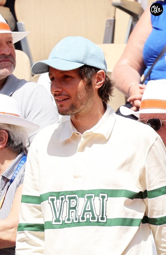 Le chanteur Vianney et sa femme Catherine Robert, assistent aux Internationaux de France de Tennis de Roland Garros 2026, le 28 mai 2026. © Jacovides / Moreau / Bestimage
