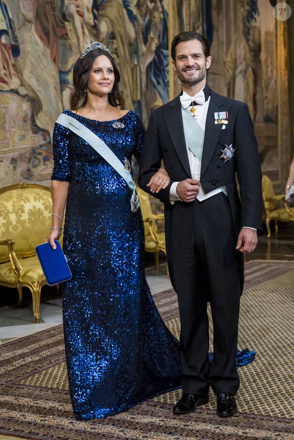 La princesse Sofia (enceinte), Le prince Carl Philip - Arrivée de la famille royale de Suède au dîner en l'honneur des lauréats du Prix Nobel 2024 au palais royal de Stockholm. 
© Dana Press / Bestimage