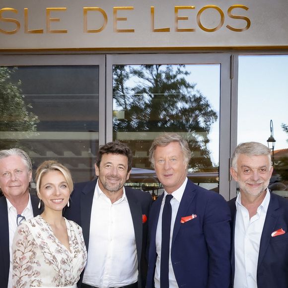 Exclusif -  Jean-Philippe Nuel (Architecte d’intérieur), Maud Bailly (Directrice générale Sofitel, MGallery & Emblems), Sébastien Bazin (PDG du groupe Accor), Patrick Bruel, Pierre Gonzalvez (Maire de l’Isle sur la Sorgue), Emmanuel Borla (Directeur de l’hôtel) - Patrick Bruel inaugure son hôtel cinq étoiles "L'Isle de Leos MGallery" à L'Isle-sur-la-Sorgue, France, le 23 septembre 2025. © Jack Tribeca / Bestimage