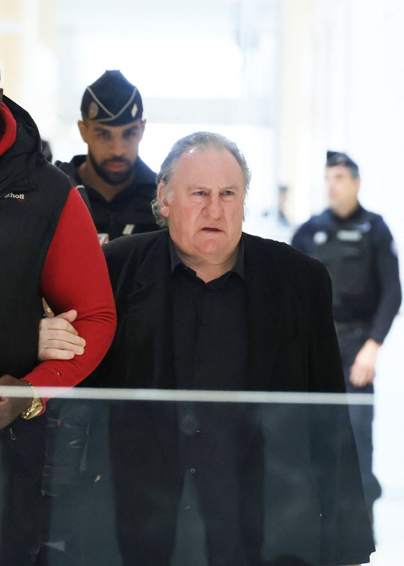 Gérard Depardieu -  Arrivées au procès de Gérard Depardieu pour agressions sexuelles sur deux femmes lors d'un tournage de film en 2021, au tribunal correctionnel de Paris.
Le 27 mars 2025.

© Clovis / Guignebourg / Bestimage
