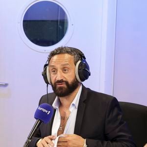 Cyril Hanouna sur le plateau de de l’émission « On Marche Sur La Tête » présentée par C.Hanouna et diffusée en direct sur Europe 1 à Paris le 29 avril 2025. © Jack Tribeca/Bestimage