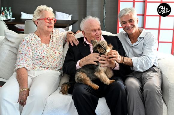 Le couple est resté uni pendant plus de 70 ans, jusqu’à la mort de l’animateur le 24 août 2026.

Rendez-vous avec Philippe Bouvard et sa femme Colette à leur domicile à Cannes, France, le 24 août 2022, pour une interview avec Cyril Viguier pour TV5 Monde.

© Bruno Bebert/Bestimage