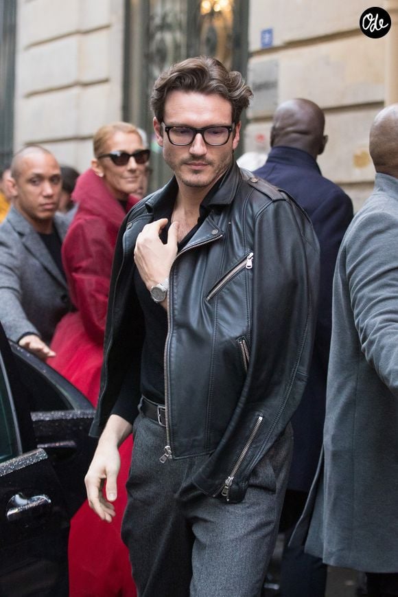 Aujourd’hui âgé de 42 ans, il poursuit une carrière d’illustrateur de mode et collabore avec de grandes marques.

Céline Dion et Pepe Muñoz arrivent au théâtre Mogador pour assiter à la comédie musicale Chicago, à Paris,  le 27 janvier 2019. Photo par Bestimage