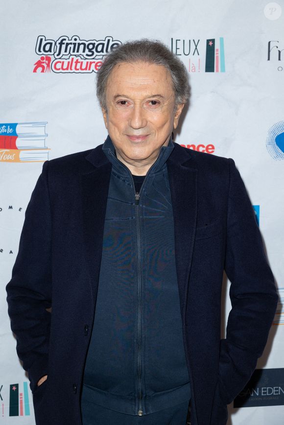 Pour garder la forme et poursuivre sa passion à la télévision, il s'impose désormais une discipline de fer à 83 ans.

Michel Drucker participe au festival du livre 'Des Livres, Des Artistes' à la Maison de la Chimie le 30 novembre 2024 à Paris, France. Photo par Nasser Berzane/ABACAPRESS.COM