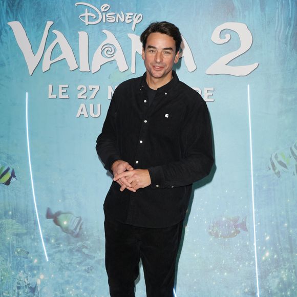 au sein de cette station balnéaire en compagnie du chien du présentateur du 13 heures de France 2.

Julian Bugier - Première du film Disney "Vaiana 2" au Grand Rex à Paris le 23 novembre 2024. © Coadic Guirec/Bestimage