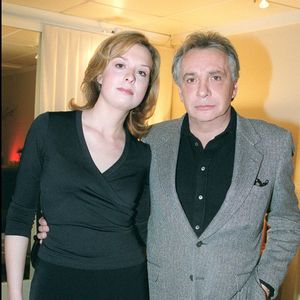 Cynthia Sardou, la fille cadette de Michel Sardou, vit depuis plus de 10 ans au Canada...

Michel Sardou et sa fille Cynthia Sardou à Bercy, Paris. Crédit Olivier Borde / Bestimage