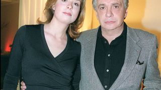 Michel Sardou : Depuis plus de 10 ans, sa fille Cynthia se reconstruit à des milliers de kilomètres de lui