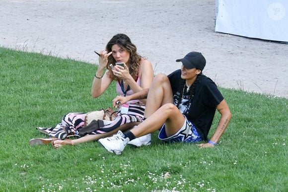 Exclusif - Vanille Clerc et Roxane Depardieu à l’espace VIP au Longines Paris Eiffel Jumping au pied de la Tour Eiffel sur le Champ-de-Mars à Paris, France, le 21 juin 2025. © Perusseau-Veeren/Bestimage