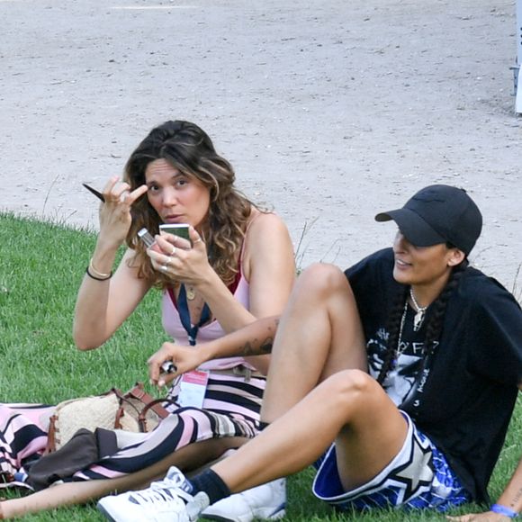 Exclusif - Vanille Clerc et Roxane Depardieu à l’espace VIP au Longines Paris Eiffel Jumping au pied de la Tour Eiffel sur le Champ-de-Mars à Paris, France, le 21 juin 2025. © Perusseau-Veeren/Bestimage