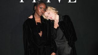 Sortie en famille pour Valeria Bruni-Tedeschi : à 18 ans, sa fille Oumy Bruni-Garrel brille parmi les stars internationales à la Fashion Week