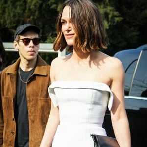 Keira Knightley et James Righton au Tod’s fashion show pendant la Fashion Week de Milan le 28 février 2025© Lucia Sabatelli/Bestimage