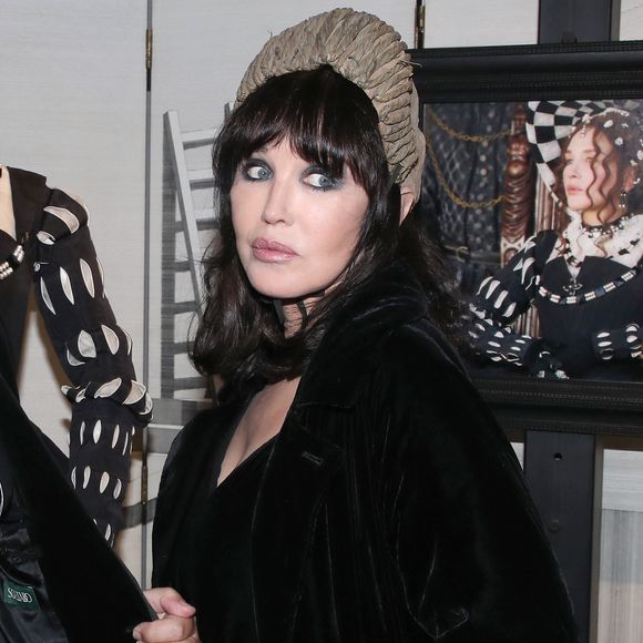 Isabelle Adjani - Vernissage de l'exposition Isabelle Adjani "Les reines de cœur en majesté", Galerie Pierre Passebon à Paris, France, le 3 Novembre 2022. 

© Bertrand Rindoff / Bestimage