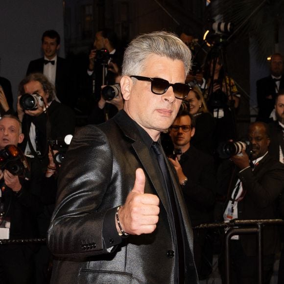 Benjamin Biolay - Descente des marches du film « Marcello Mio » lors du 77ème Festival International du Film de Cannes, au Palais des Festivals à Cannes. Le 21 mai 2024
© Jacovides-Moreau / Bestimage