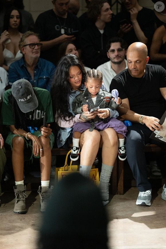 Front Row du défilé AWGE "Collection Homme Prêt-à-Porter Printemps/Eté 2026" lors de la Fashion Week de Paris (PFW)