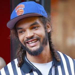 L'ancien joueur NBA Joakim Noah consacre sa retraite à des projets porteurs sur le continent africain.

Le basketteur Joakim Noah assiste à l'inauguration d'une nouvelle boutique "Foot Locker" à New York.

© Bestimage