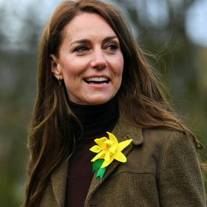 La princesse de Galles a récemment mis en avant leurs talents artistiques de ses enfants sur Instagram. 

Le prince William, prince de Galles, et Catherine (Kate) Middleton, princesse de Galles lors de leur visite royale à Pontypridd © Alpha / Bestimage