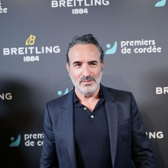 Jean Dujardin - Dîner de charité Breitling à la Samaritaine pour l’association "Premiers de Cordée" à Paris le 4 avril 2024. L'association Premiers de Cordée propose des animations sportives auprès des enfants hospitalisés. © Rachid Bellak/Bestimage