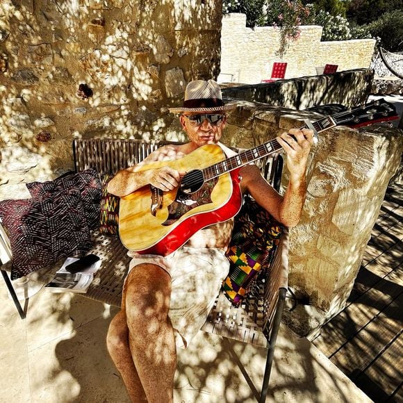 Où l'artiste  a craqué pour un ancien mas bicentenaire

Gaëtan Roussel a acheté il y a quize ans un mas bicentenaire dans les Alpilles.