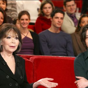 Julette Greco et Benjamin Biolay lors de l'enregistrement de l'émission 'Vivement Dimanche : spécial Juliette Greco'. Paris-France, 18 février 2004. © Jean-Jacques Datchary/ABACA.