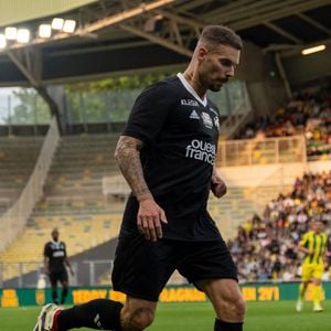 Matt Pokora (M. Pokora) - Match des Légendes du Variétés Club de France contre le FC Nantes au profit du Secours Populaire au stade de la Beaujoire à Nantes le 3 juin 2025.  © Martin Bousseau/Bestimage